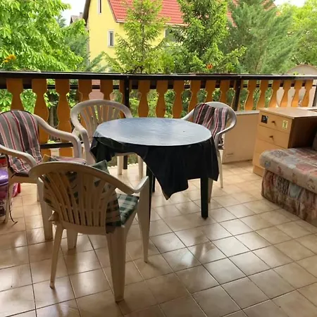 בית נופש Bogracsos Apartmanhaz באלאטונפורד