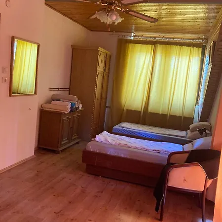 Bogracsos Apartmanhaz בית נופש *